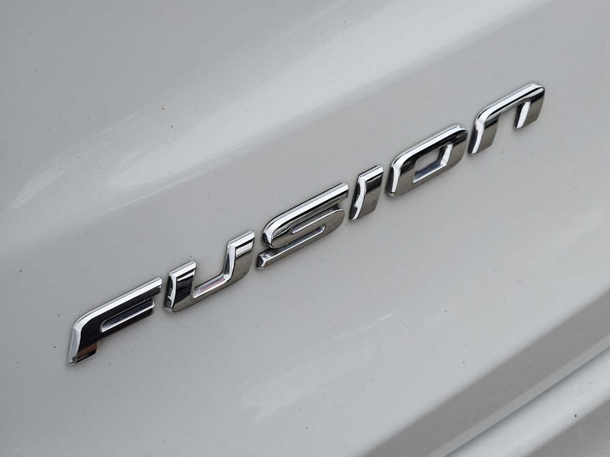 2020 Ford Fusion - Image 11