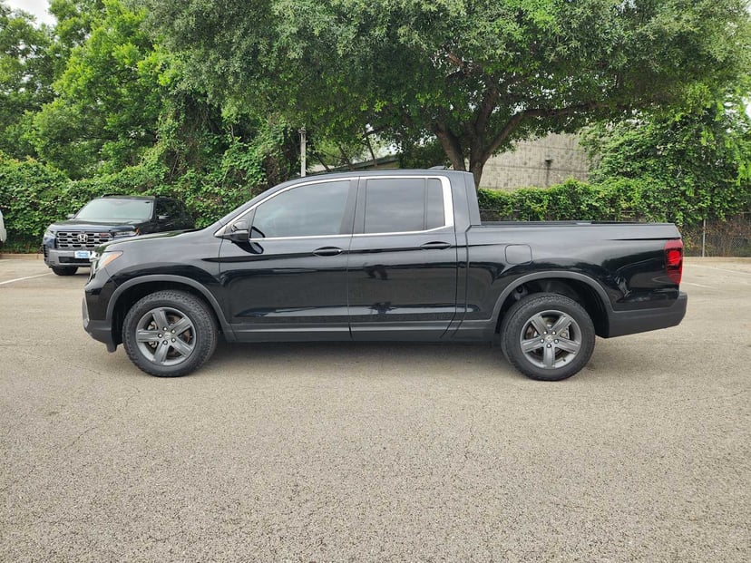 2023 Honda Ridgeline - Image 4