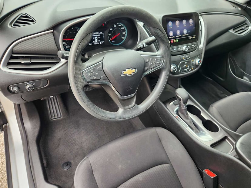2021 Chevrolet Malibu - Image 2