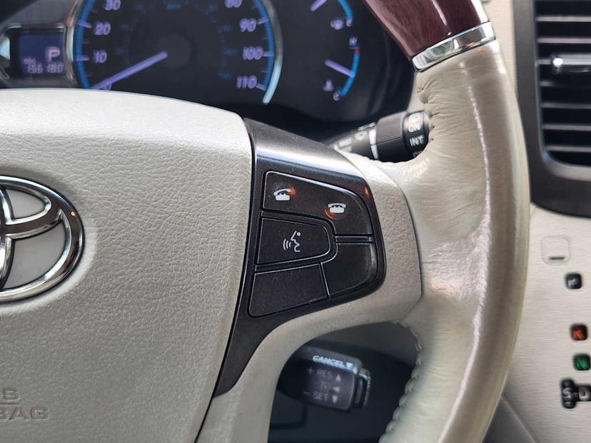 2014 Toyota Sienna - Image 28