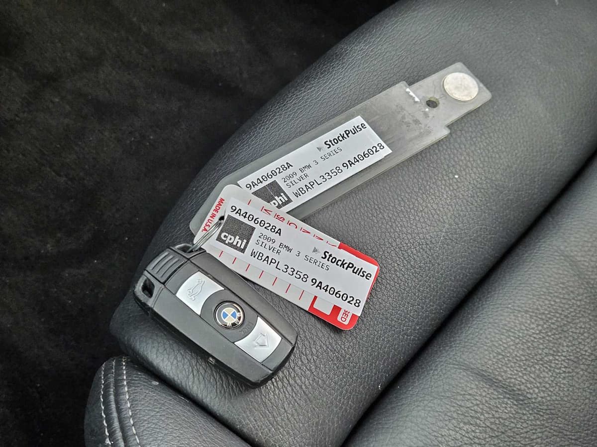 2009 BMW 335i xDrive - Image 32