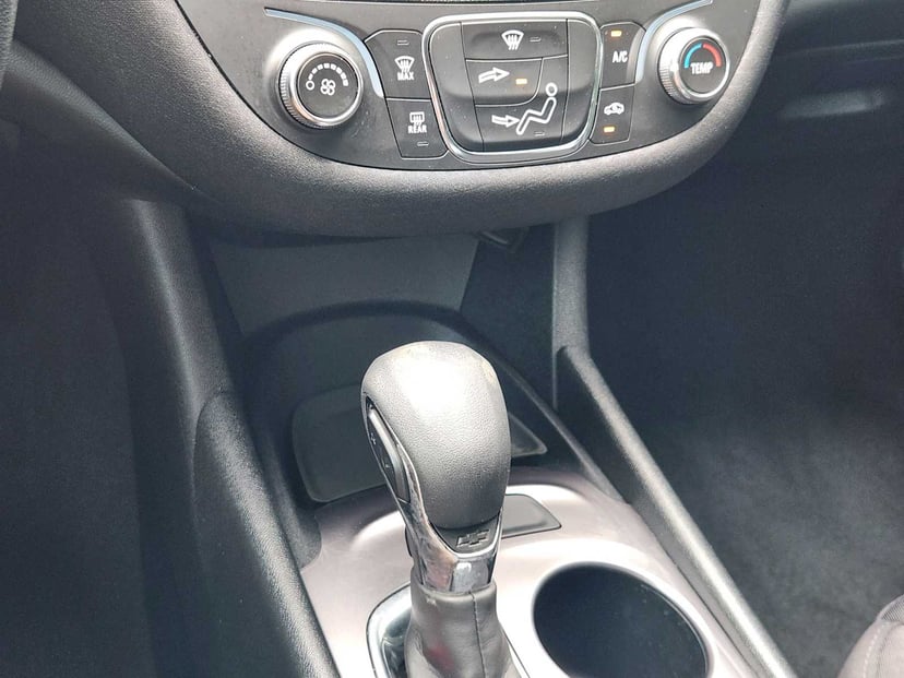 2021 Chevrolet Malibu - Image 19