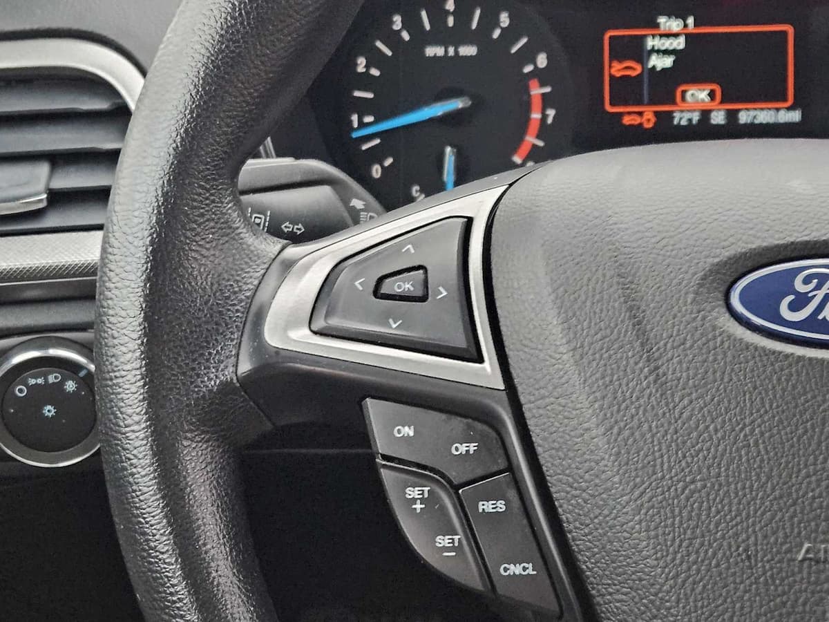 2020 Ford Fusion - Image 25