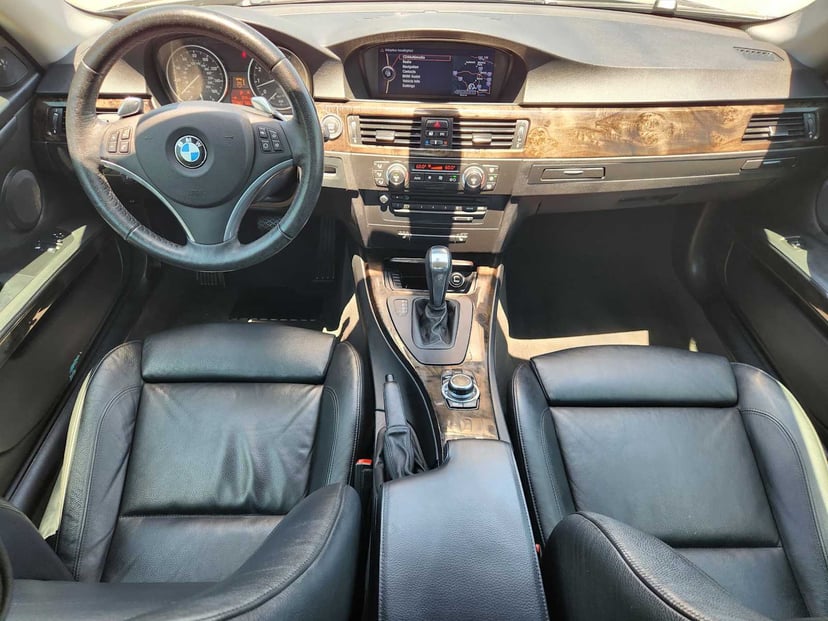 2009 BMW 335i - Image 24