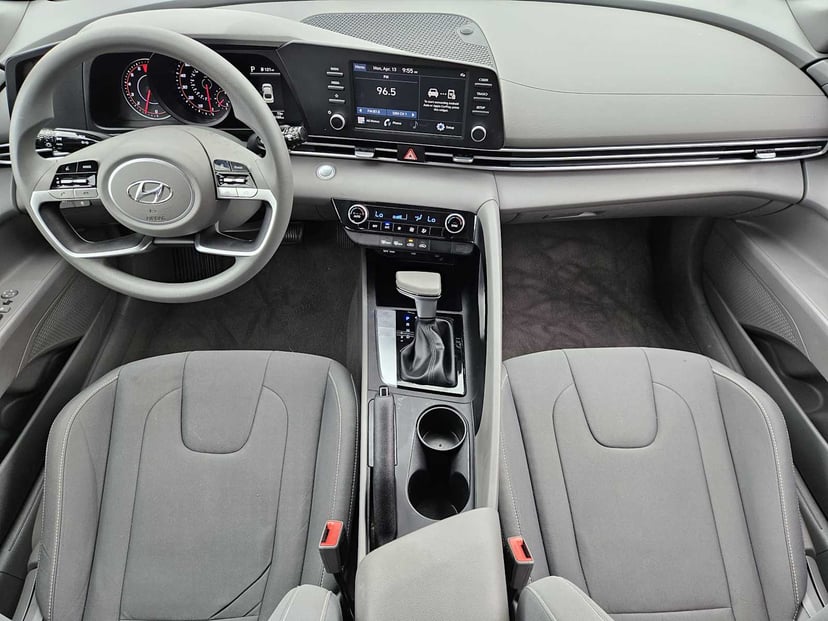 2023 Hyundai Elantra - Image 23