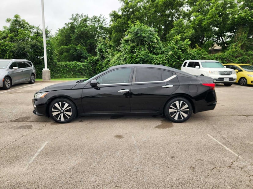 2021 Nissan Altima - Image 4