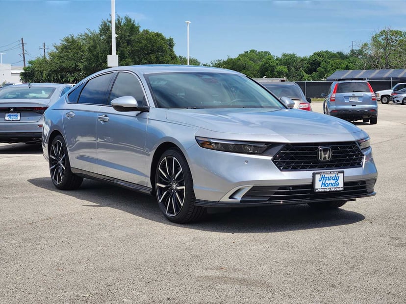 2025 Honda Accord Hybrid - Image 3
