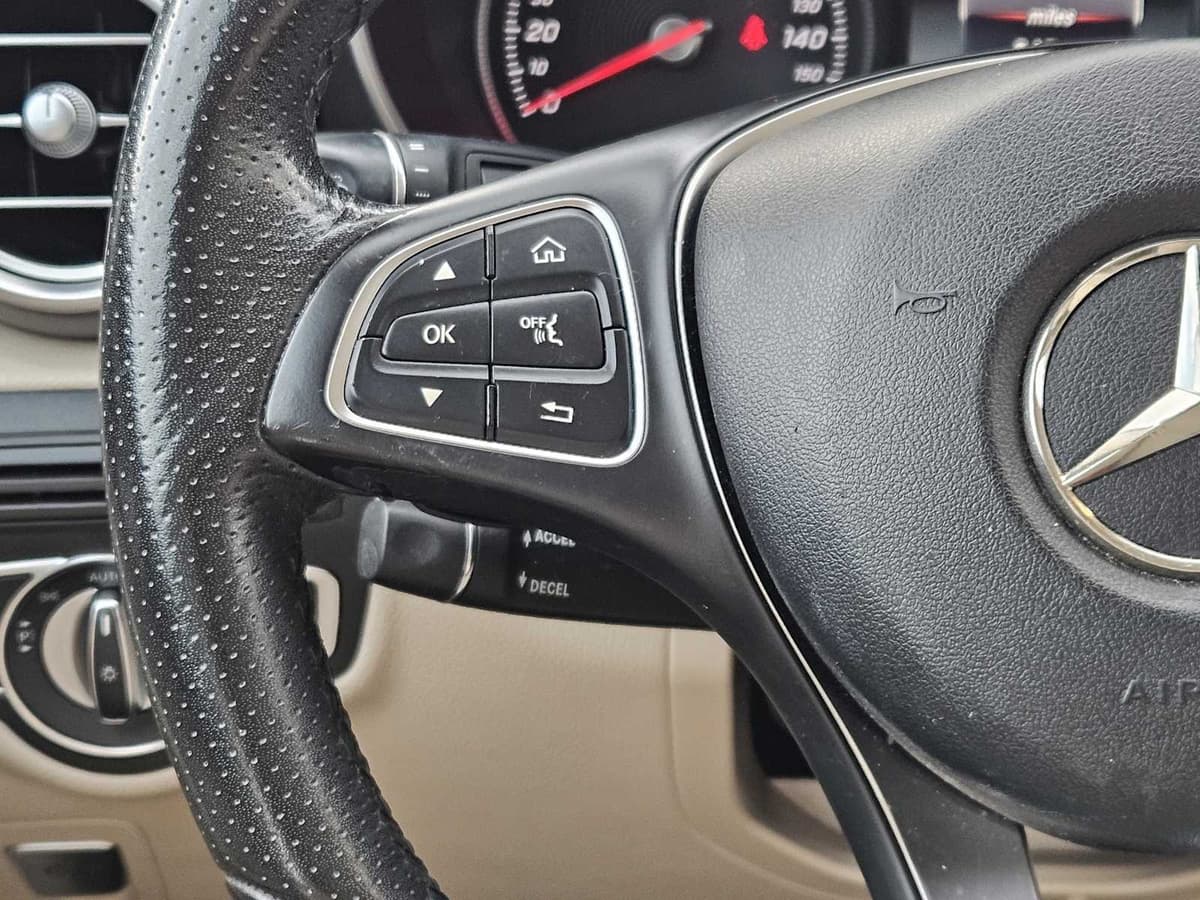 2017 Mercedes-Benz GLC 300 - Image 25