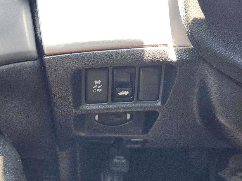 2015 INFINITI Q40 - Image 22