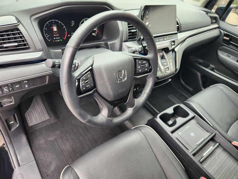 2025 Honda Odyssey - Image 2