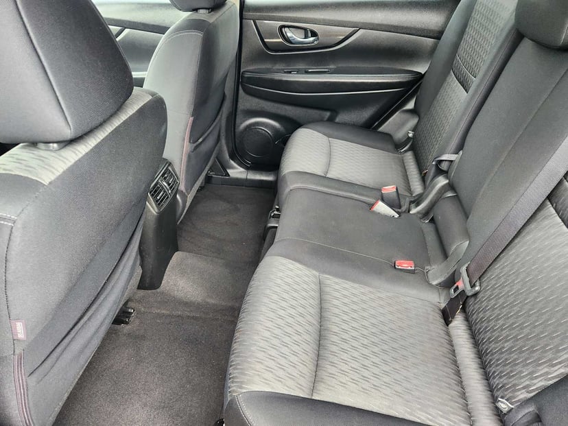 2017 Nissan Rogue - Image 31
