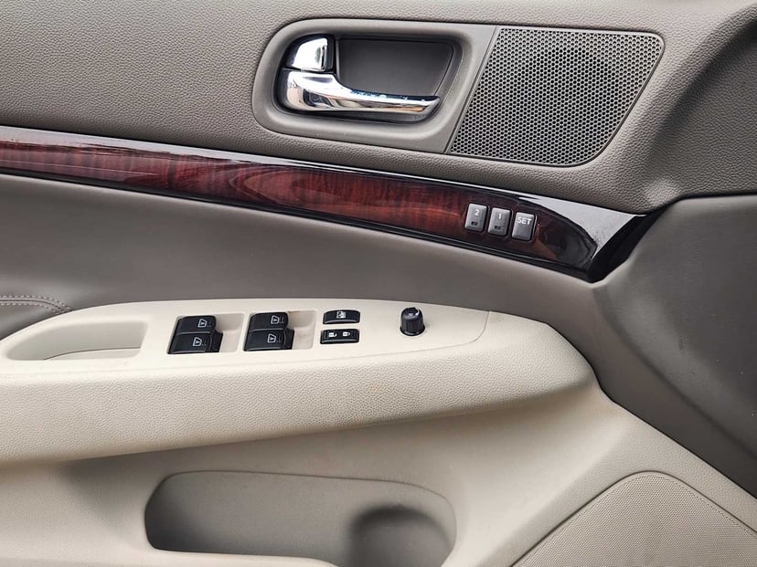 2012 INFINITI G37 Sedan - Image 23