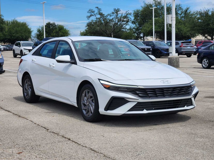 2024 Hyundai Elantra - Image 3
