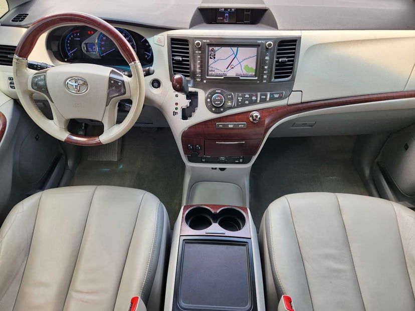2014 Toyota Sienna - Image 25