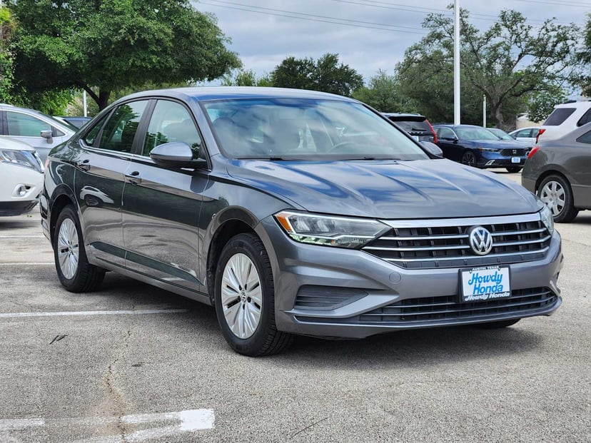 2019 Volkswagen Jetta - Image 3
