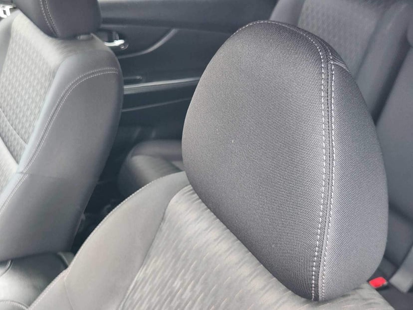 2017 Nissan Rogue - Image 25