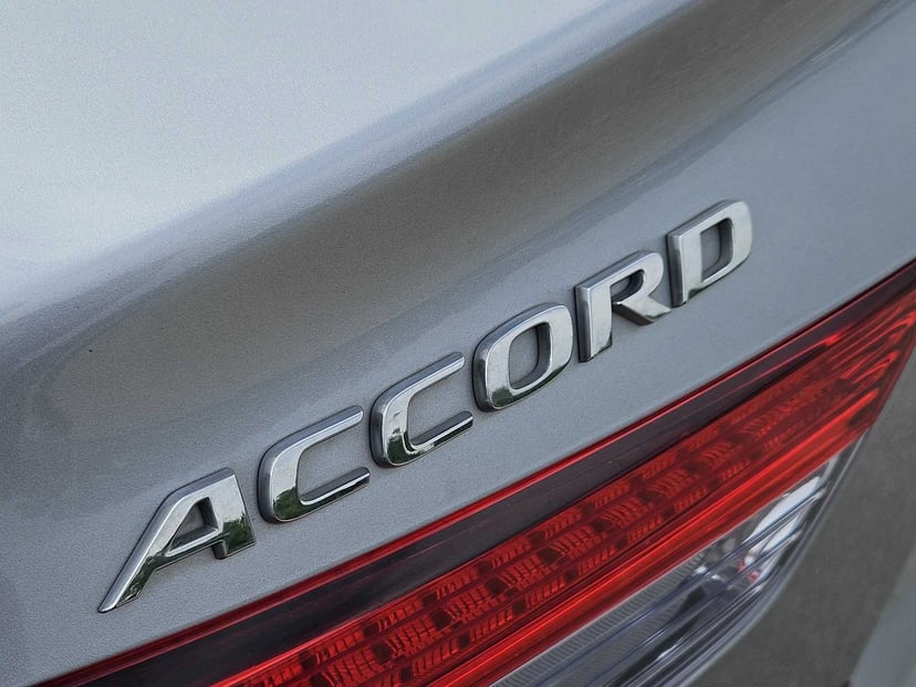 2018 Honda Accord Hybrid - Image 11