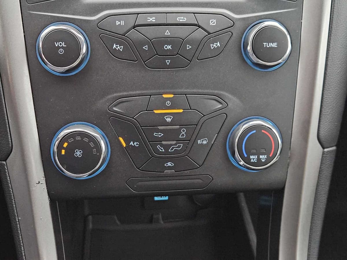 2020 Ford Fusion - Image 18