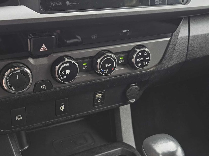 2016 Toyota Tacoma - Image 19