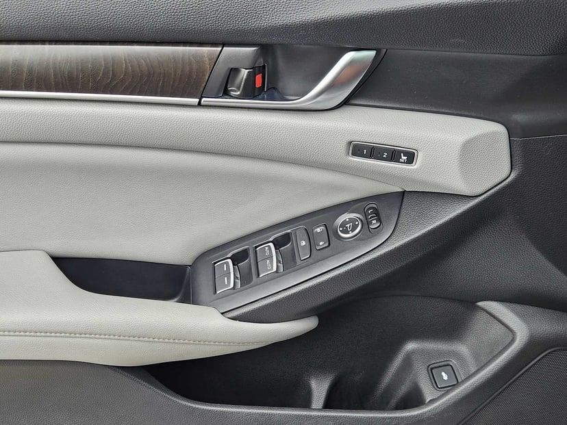 2018 Honda Accord Hybrid - Image 22