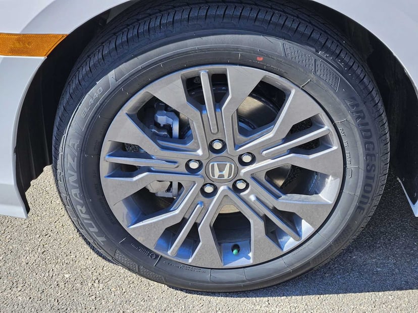 2026 Honda Odyssey - Image 8