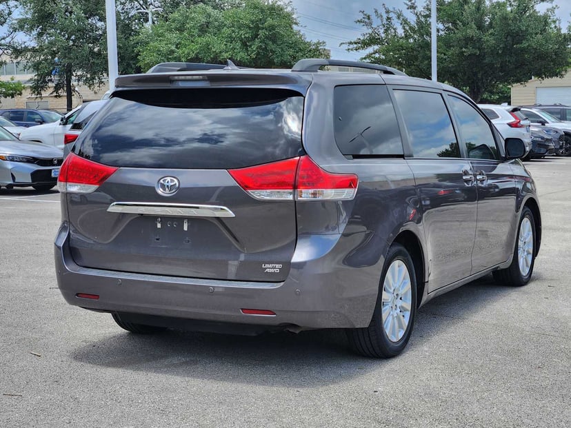 2014 Toyota Sienna - Image 6