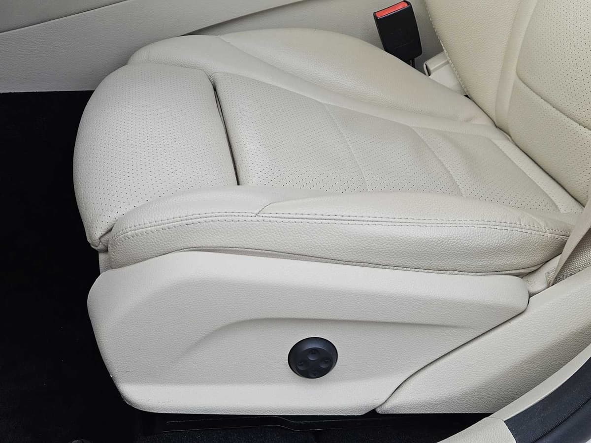 2017 Mercedes-Benz GLC 300 - Image 21