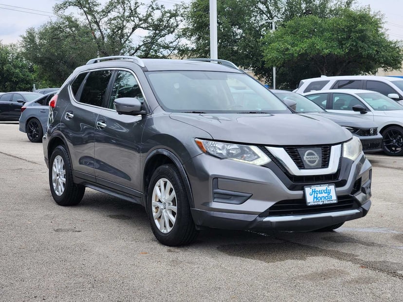 2017 Nissan Rogue - Image 3