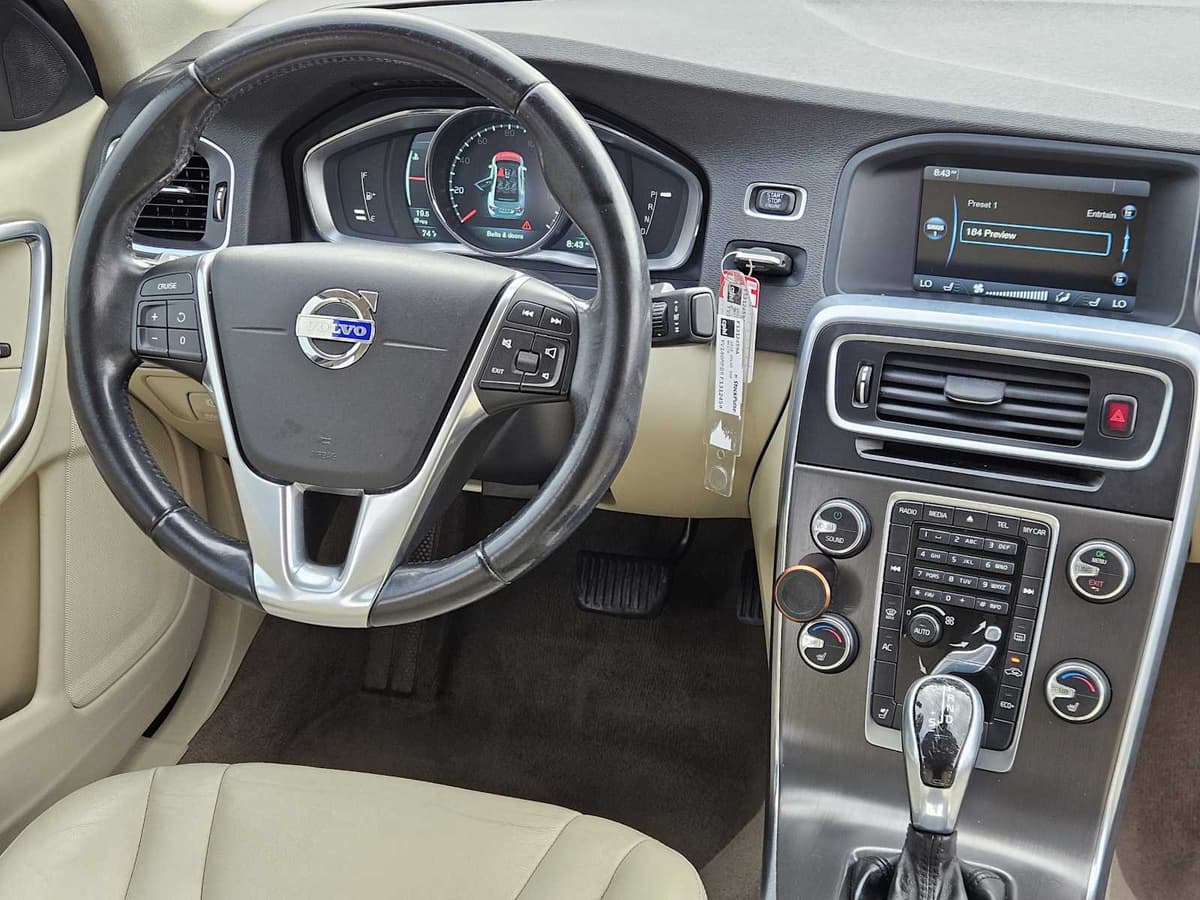 2015 Volvo S60 - Image 25