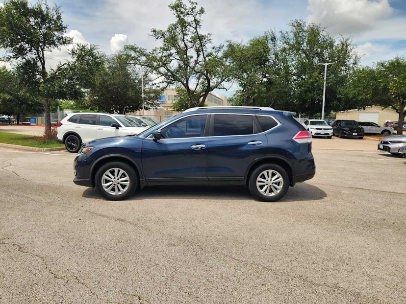 2016 Nissan Rogue - Image 2