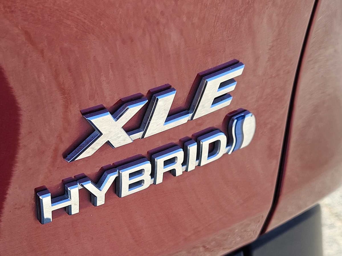 2021 Toyota RAV4 - Image 12