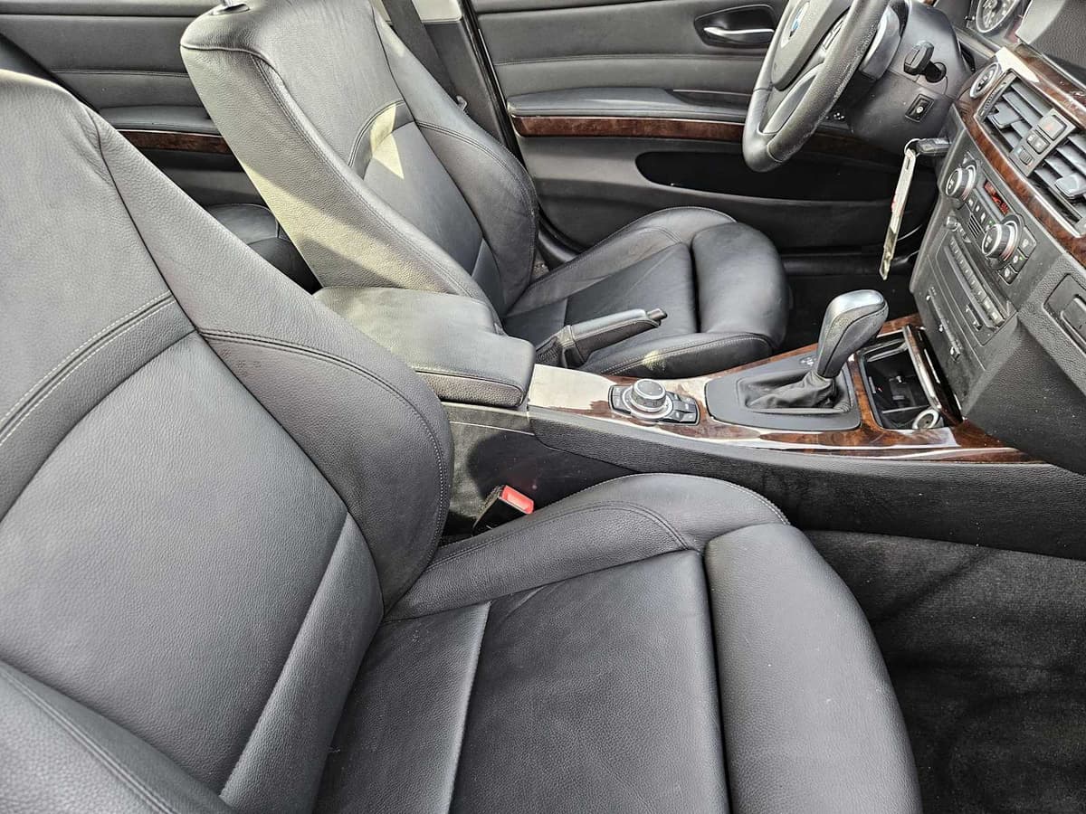 2009 BMW 335i xDrive - Image 14