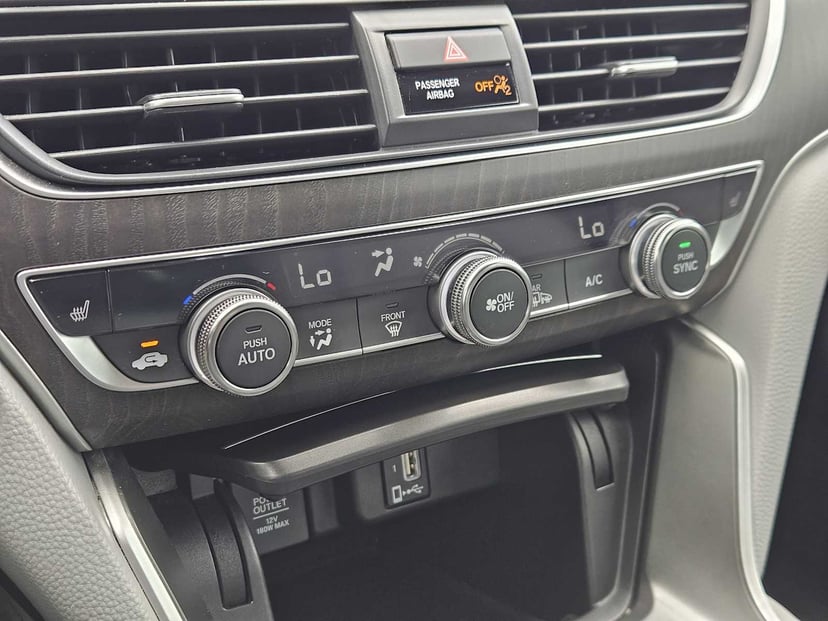 2018 Honda Accord Hybrid - Image 19