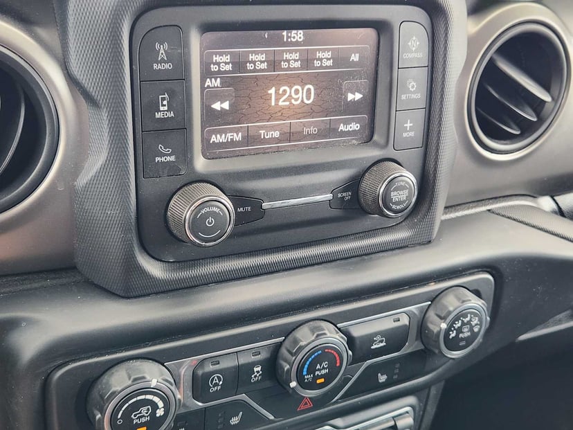 2020 Jeep Gladiator - Image 16