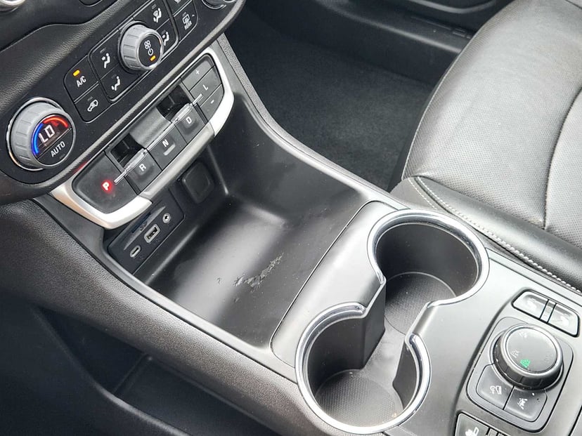 2023 GMC Terrain - Image 20