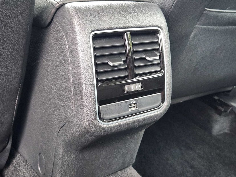 2016 Volkswagen Passat - Image 30