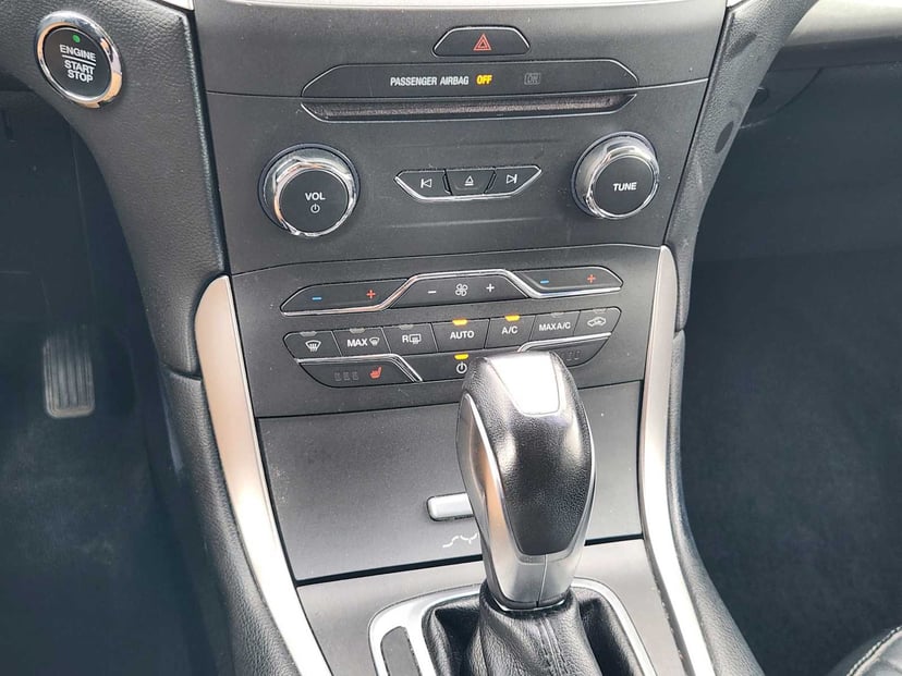 2016 Ford Edge - Image 19