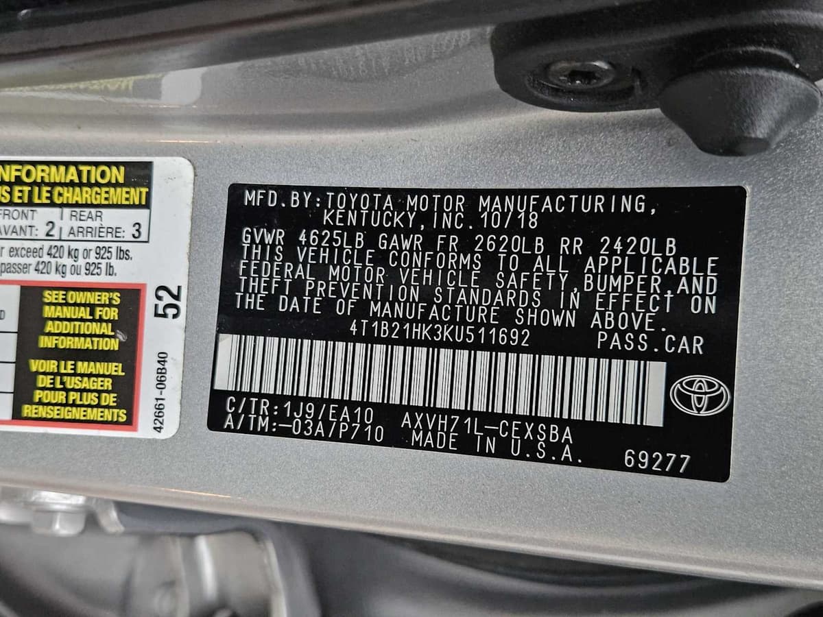 2019 Toyota Camry - Image 32