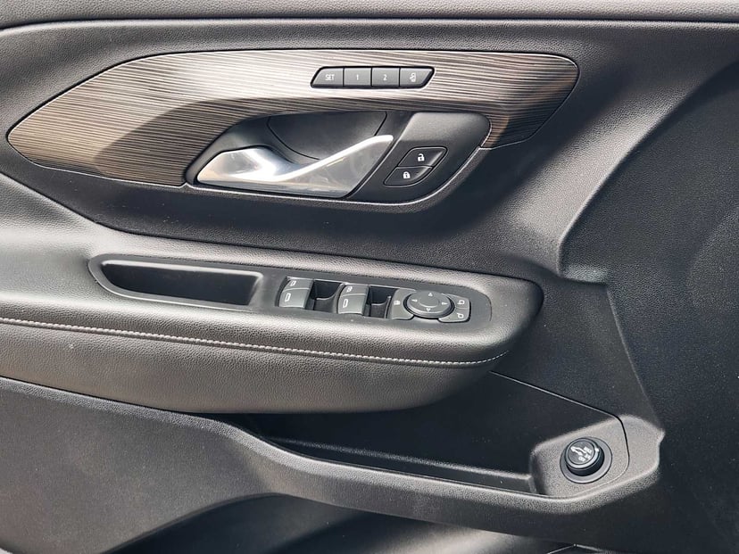 2023 GMC Terrain - Image 23