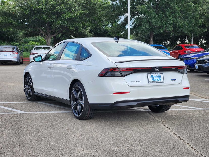 2026 Honda Accord Hybrid - Image 3