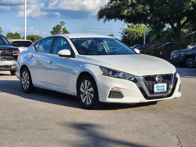 2021 Nissan Altima - Image 2