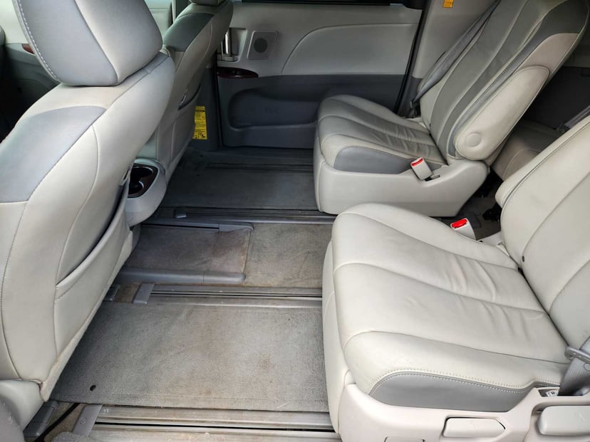 2014 Toyota Sienna - Image 30