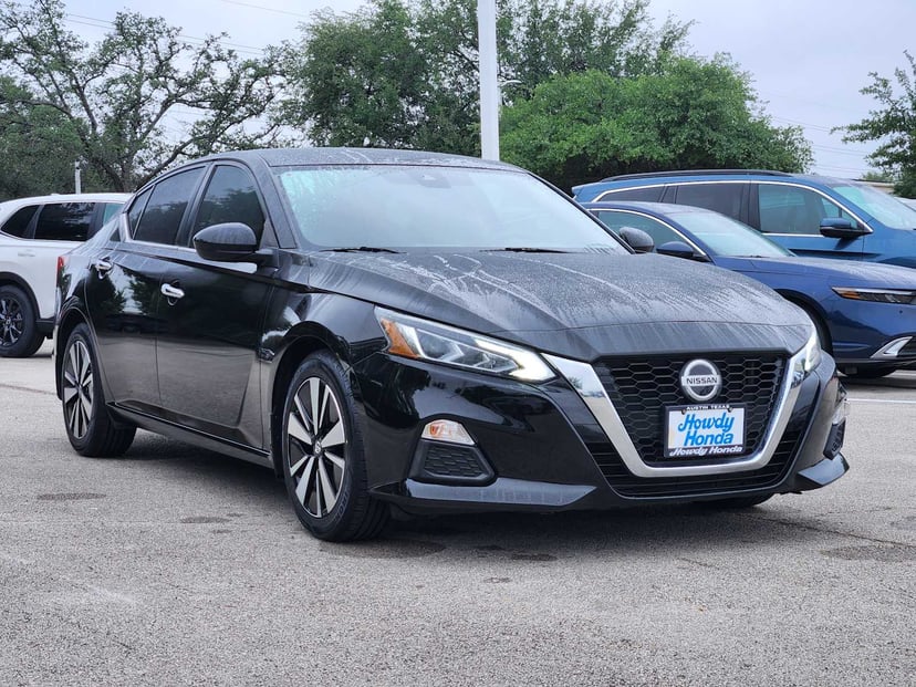 2021 Nissan Altima - Image 3