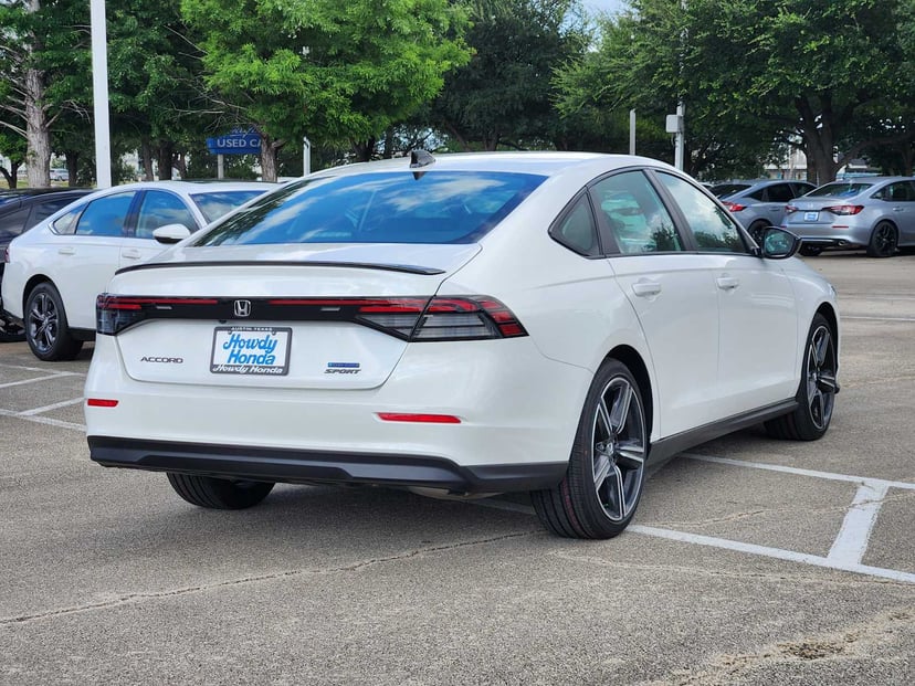 2026 Honda Accord Hybrid - Image 4