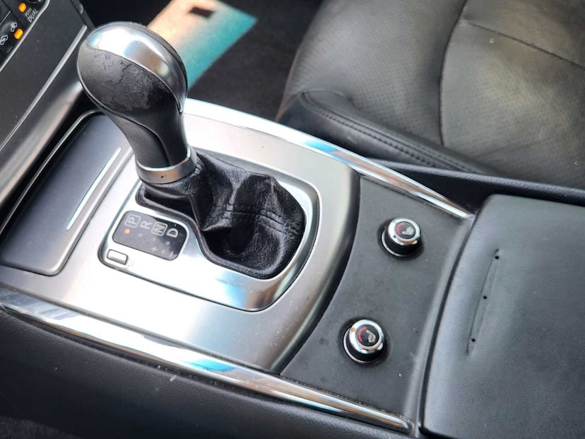 2015 INFINITI Q40 - Image 20