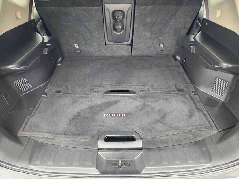 2017 Nissan Rogue - Image 32