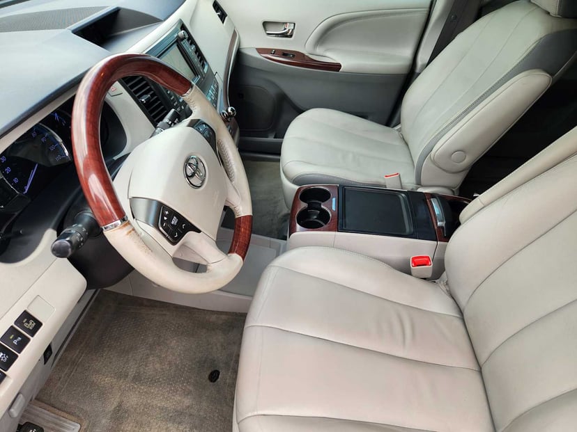 2014 Toyota Sienna - Image 12
