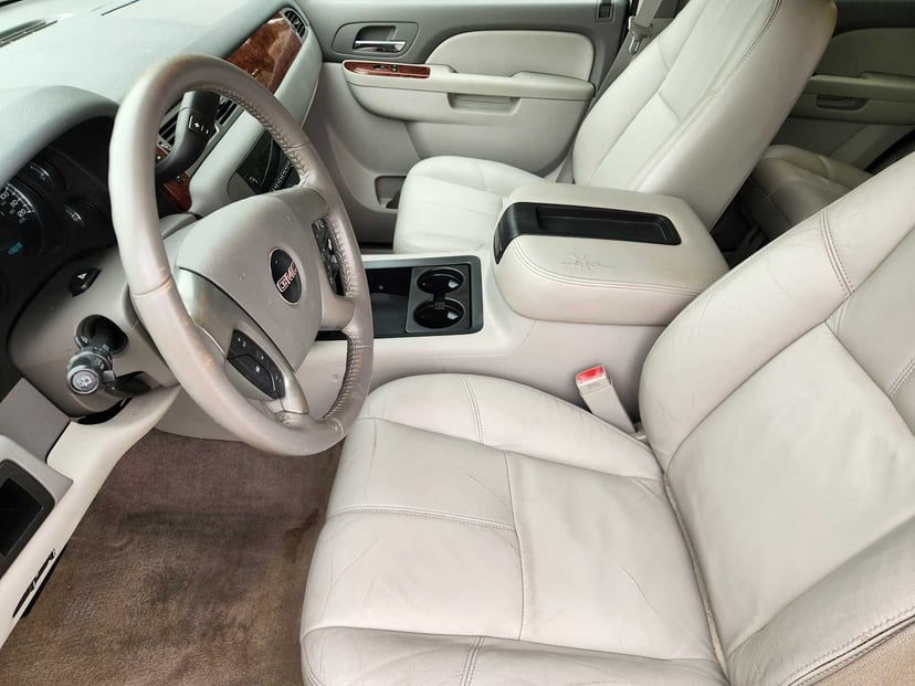 2011 GMC Yukon - Image 13