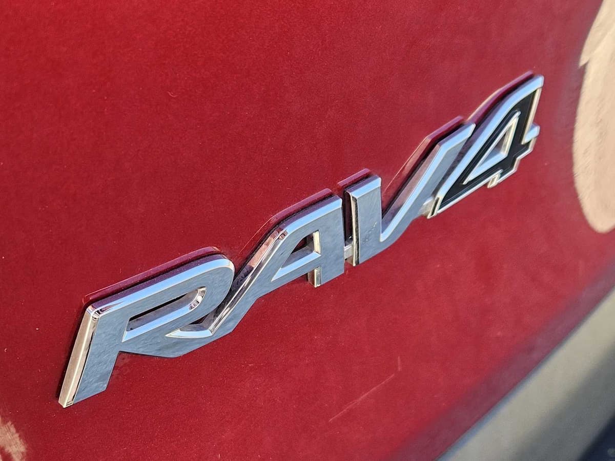 2021 Toyota RAV4 - Image 11