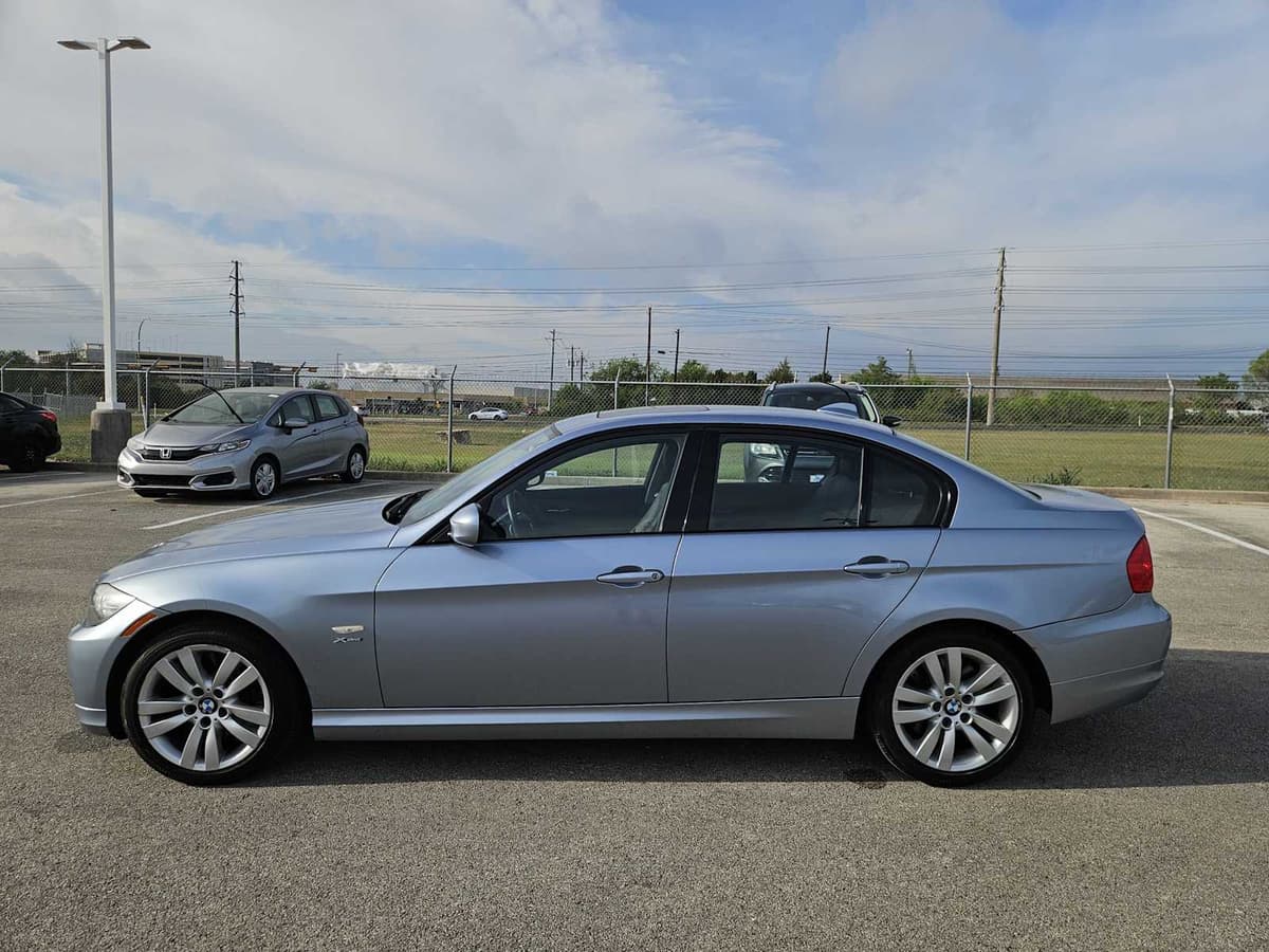 2009 BMW 335i xDrive - Image 4